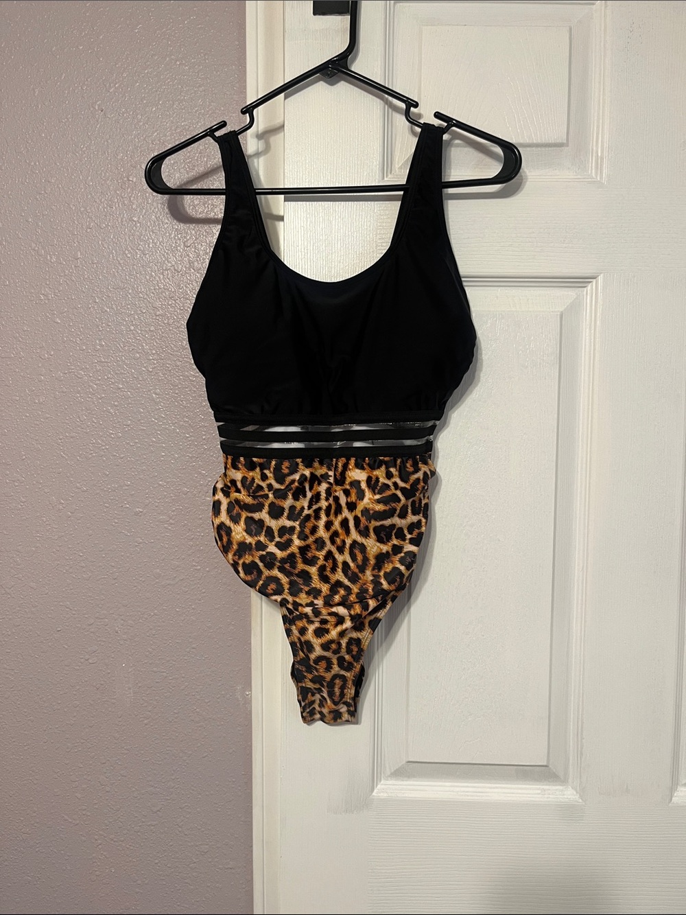 Cupshe Black Scoop Crop Top with Leopard Print Bottoms